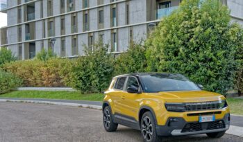 JEEP AVENGER 1.2 100CV E-HYBRID TURBO ALTITUDE pieno